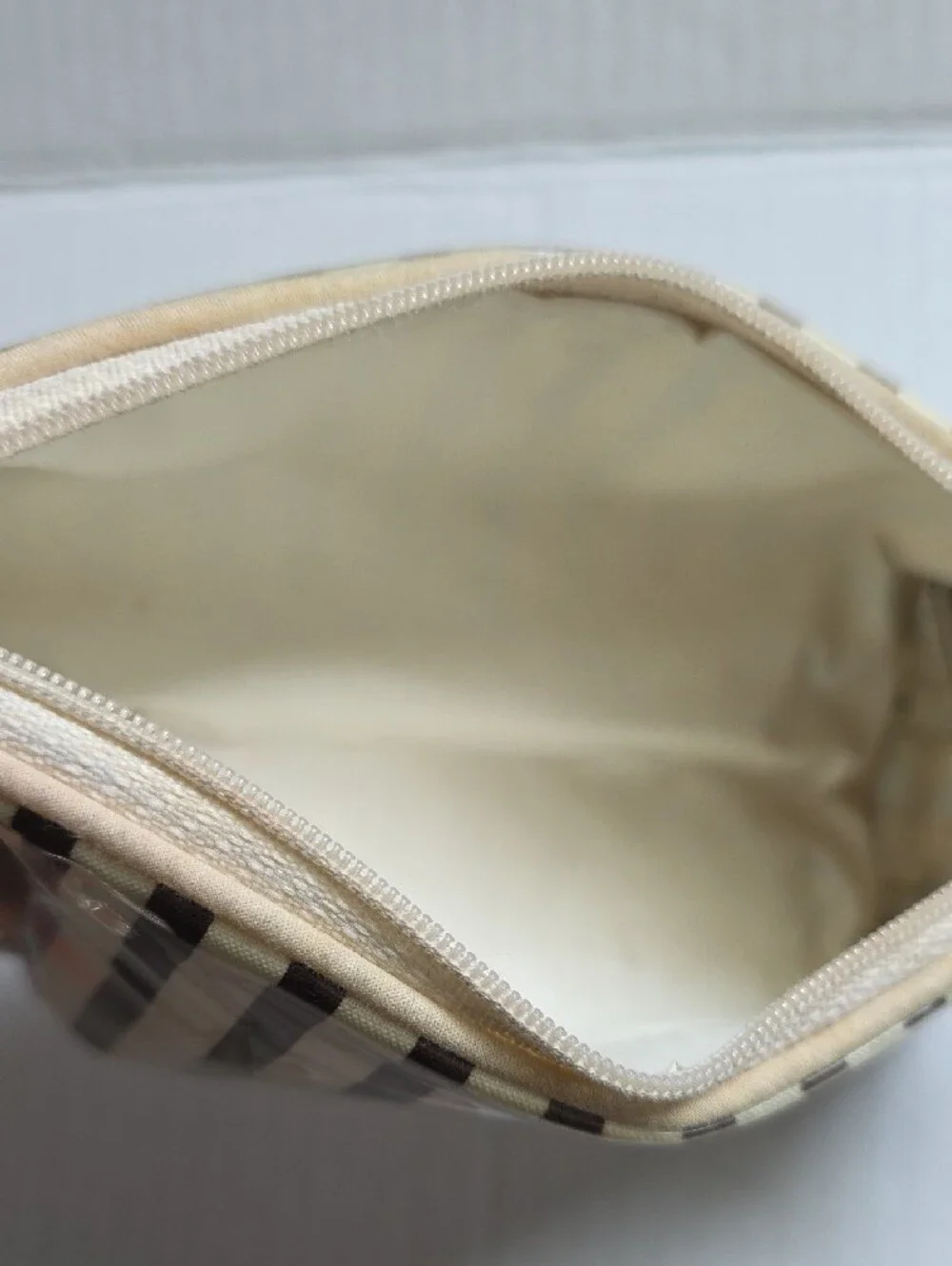 VINTAGE HENRI BENDEL SMALL MAKE UP CASE